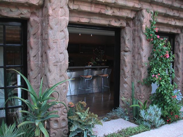 ext.kitchen.jpg